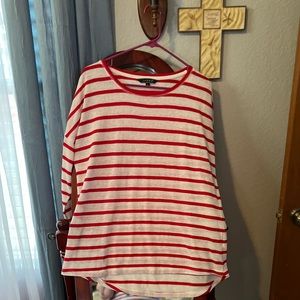 Kiara size large red and white sweater women long sleeves great condition